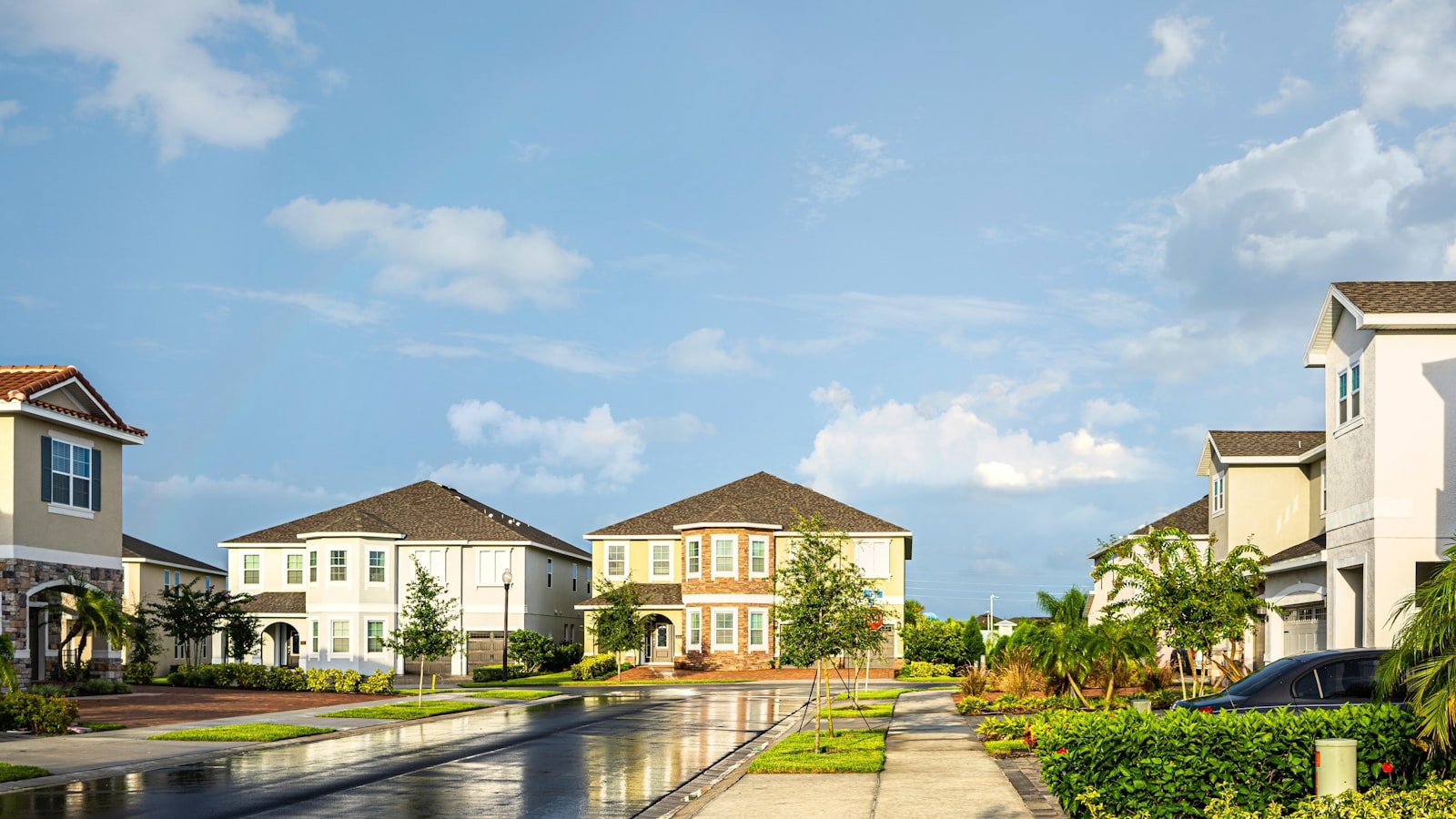 Residential lakeside neighborhood in the Orlando, Orange County, Florida area